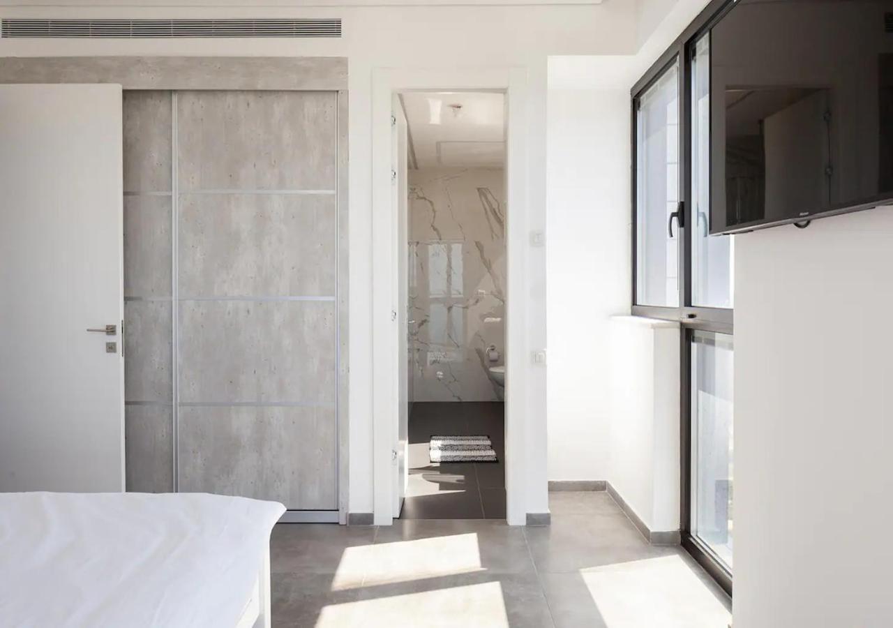 דירות בת ים Oַ&O Group- Luxury Penthouse Jacuzzi Sea 36 Floor מראה חיצוני תמונה