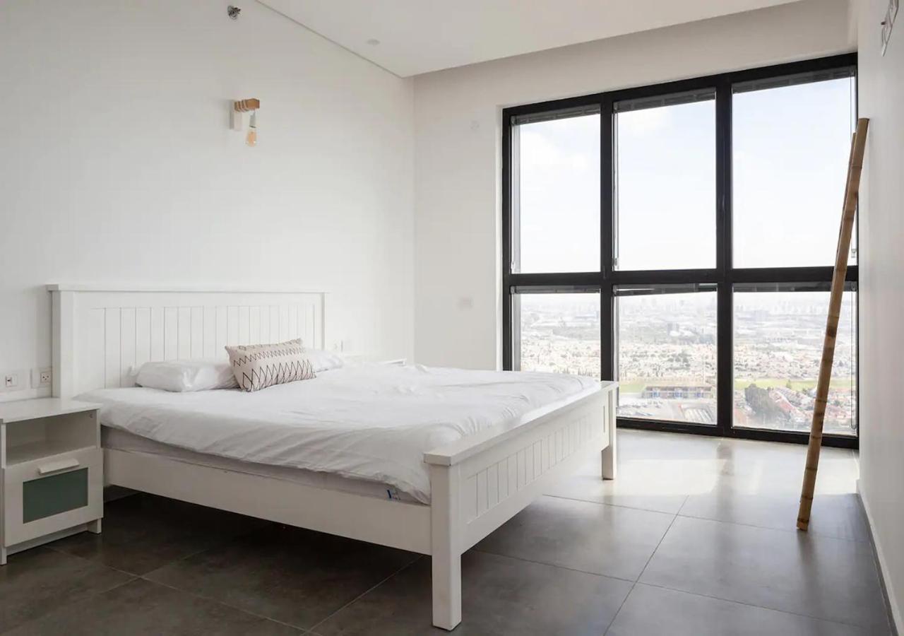 דירות בת ים Oַ&O Group- Luxury Penthouse Jacuzzi Sea 36 Floor מראה חיצוני תמונה